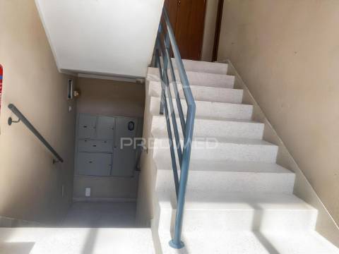 Apartamento t3, com estacionamento, lareira e terraço em ancede (baião)