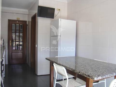 Apartamento t3, com estacionamento, lareira e terraço em ancede (baião)