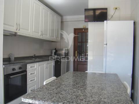 Apartamento t3, com estacionamento, lareira e terraço em ancede (baião)