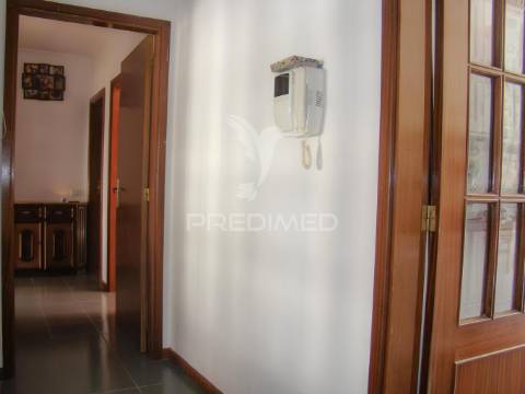 Apartamento t3, com estacionamento, lareira e terraço em ancede (baião)