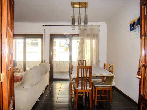 Apartamento t3, com estacionamento, lareira e terraço em ancede (baião)