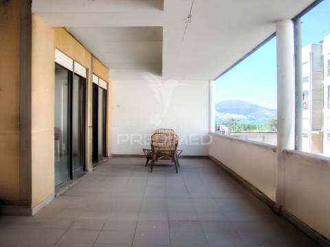 Apartamento t3, com estacionamento, lareira e terraço em ancede (baião)