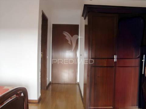 Apartamento t3, com estacionamento, lareira e terraço em ancede (baião)