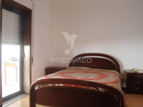 Apartamento t3, com estacionamento, lareira e terraço em ancede (baião)