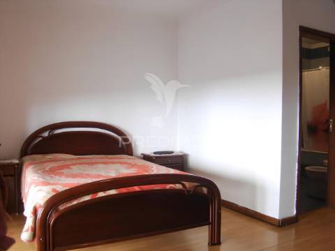Apartamento t3, com estacionamento, lareira e terraço em ancede (baião)