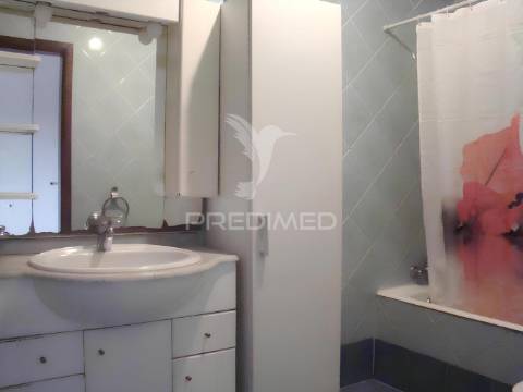 Apartamento t3, com estacionamento, lareira e terraço em ancede (baião)