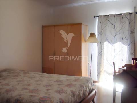 Apartamento t3, com estacionamento, lareira e terraço em ancede (baião)