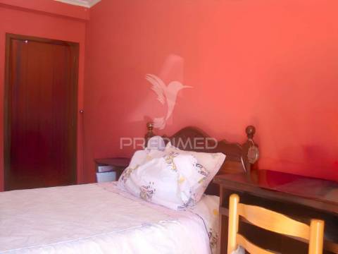 Apartamento t3, com estacionamento, lareira e terraço em ancede (baião)