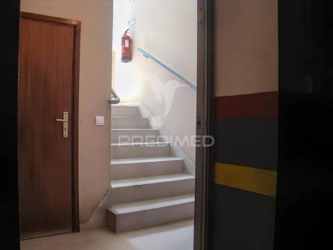 Apartamento t3, com estacionamento, lareira e terraço em ancede (baião)