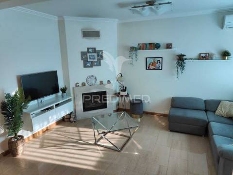 Moradia t3+1 em azeitão 168m²