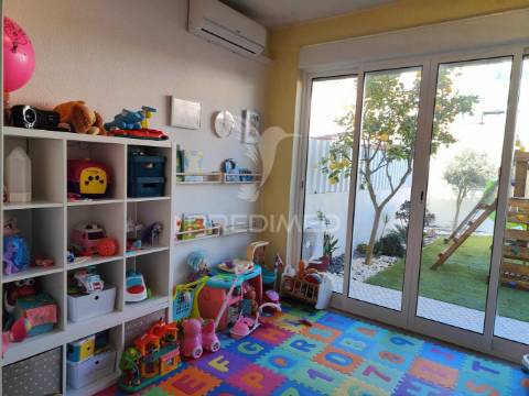 Moradia t3+1 em azeitão 168m²
