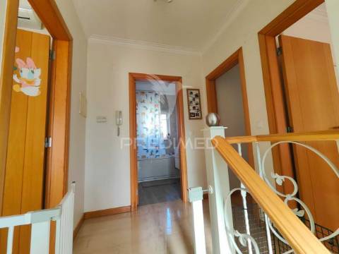 Moradia t3+1 em azeitão 168m²