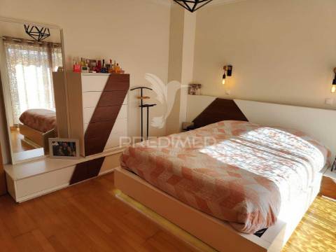 Moradia t3+1 em azeitão 168m²