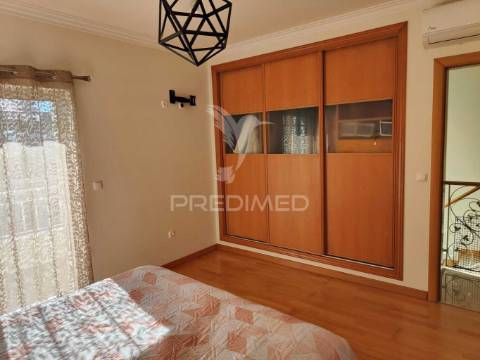 Moradia t3+1 em azeitão 168m²