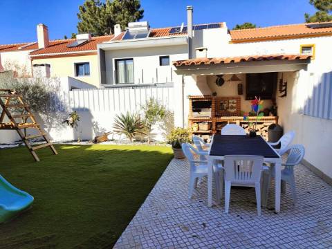 Moradia t3+1 em azeitão 168m²