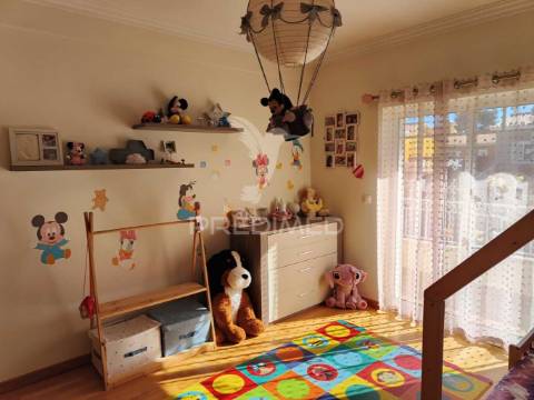 Moradia t3+1 em azeitão 168m²