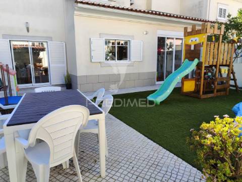 Moradia t3+1 em azeitão 168m²