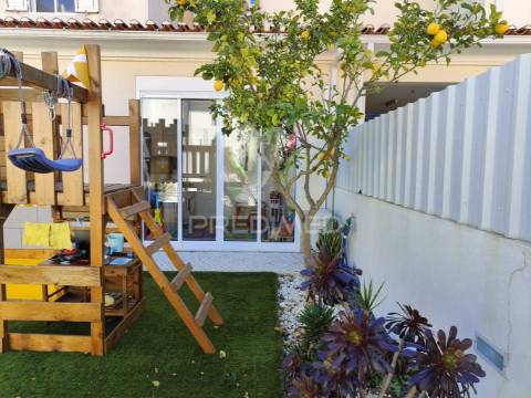 Moradia t3+1 em azeitão 168m²