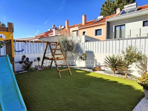 Moradia t3+1 em azeitão 168m²