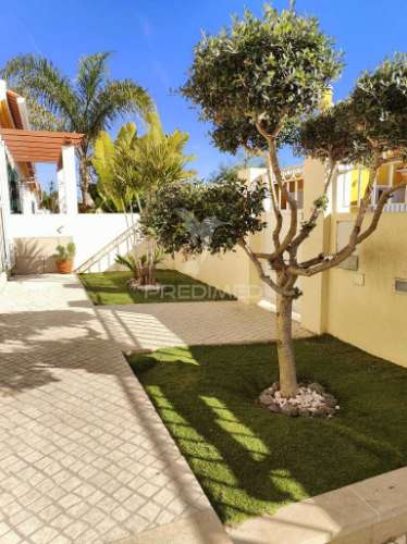 Moradia t3+1 em azeitão 168m²