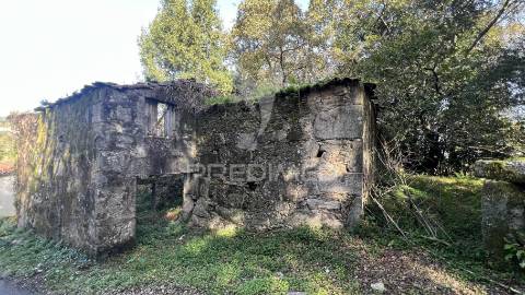 Casa rústica em ruína para recuperar  | terreno 600 m² | turiz, vila verde