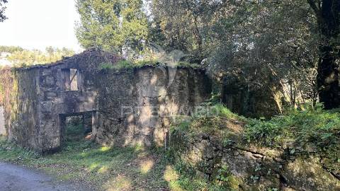 Casa rústica em ruína para recuperar  | terreno 600 m² | turiz, vila verde