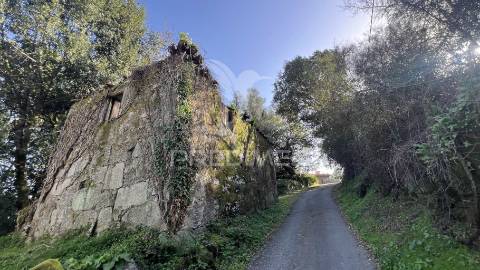 Casa rústica em ruína para recuperar  | terreno 600 m² | turiz, vila verde