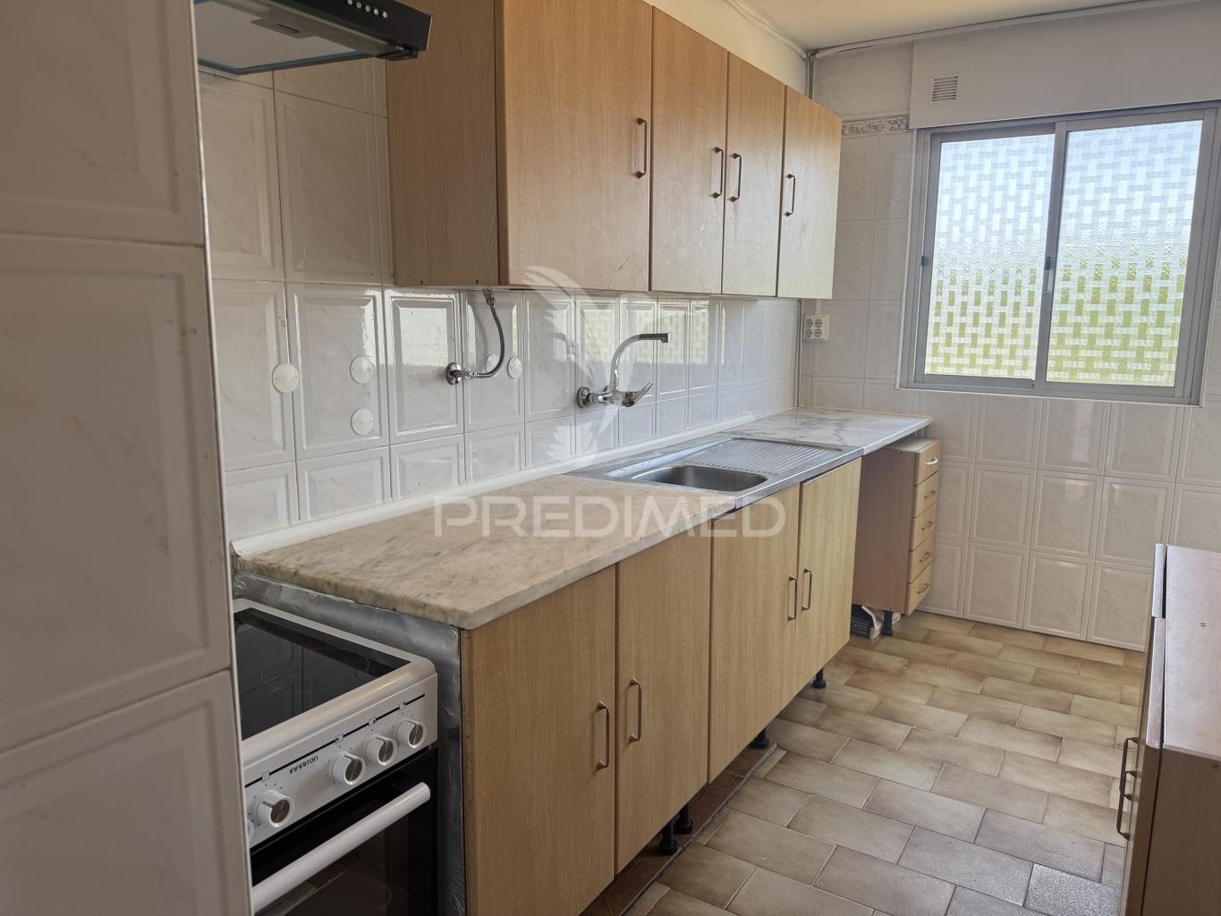 Arrenda-se apartamento t4 – vale da amoreira