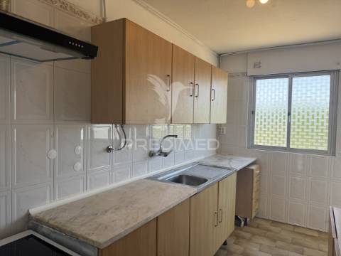 Arrenda-se apartamento t4 – vale da amoreira