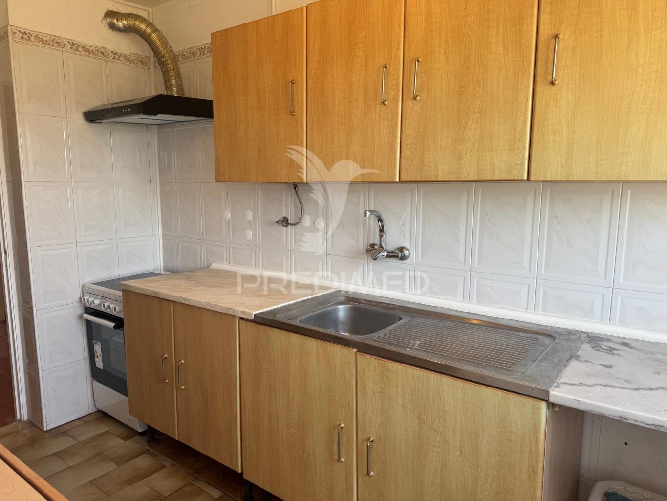 Arrenda-se apartamento t4 – vale da amoreira