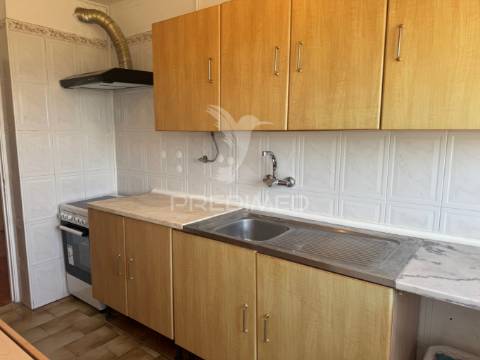 Arrenda-se apartamento t4 – vale da amoreira