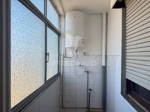 Arrenda-se apartamento t4 – vale da amoreira