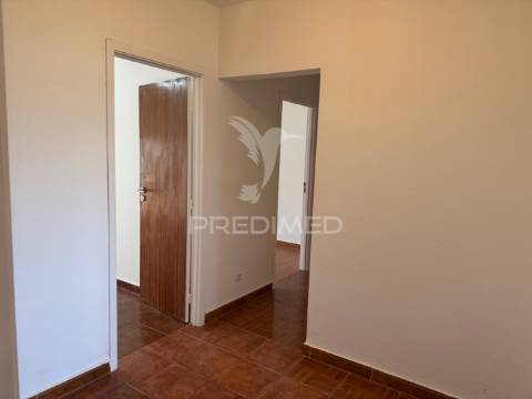 Arrenda-se apartamento t4 – vale da amoreira