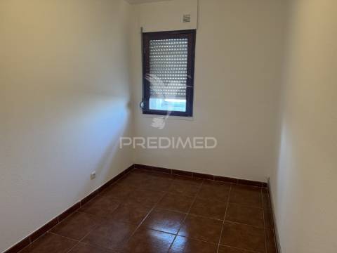Arrenda-se apartamento t4 – vale da amoreira