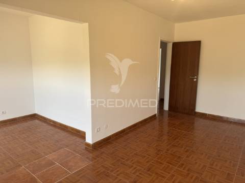 Arrenda-se apartamento t4 – vale da amoreira