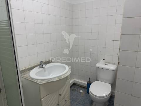 Arrenda-se apartamento t4 – vale da amoreira
