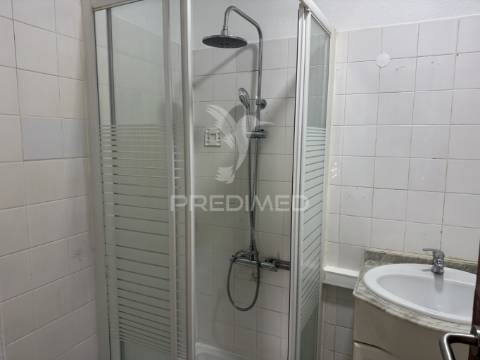Arrenda-se apartamento t4 – vale da amoreira