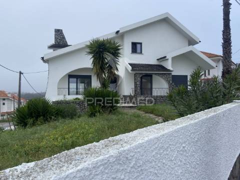 Moradia t4 com jardim na charneca de caparica