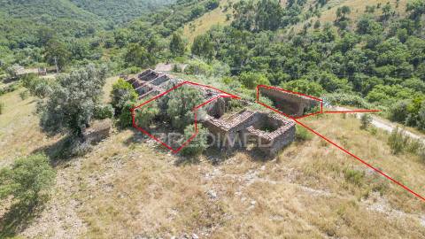 Quinta com 2,3000 ha e ruinas com 72 m2 a 11 km de odemira