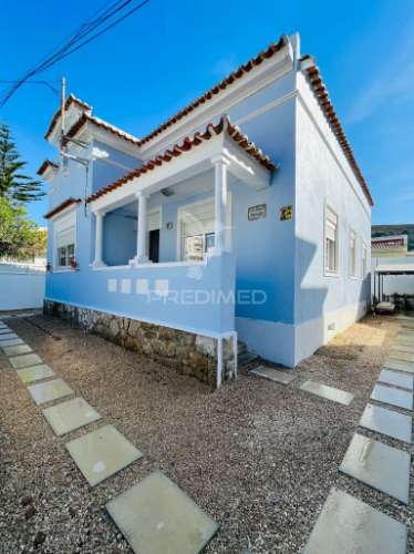 Moradia isolada em santo antónio da caparica.