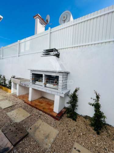 Moradia isolada em santo antónio da caparica.