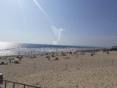 Moradia isolada em santo antónio da caparica.