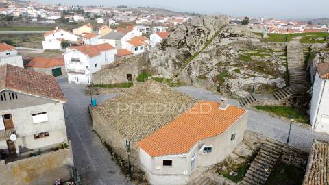 Imóvel único para reabilitação no centro histórico da meda