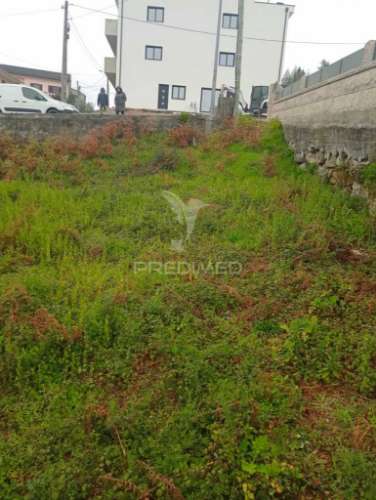 Terreno urbano 589m2 em póvoa de lanhoso
