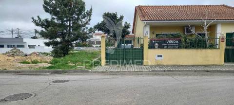 Moradia t2 térrea | fernão ferro