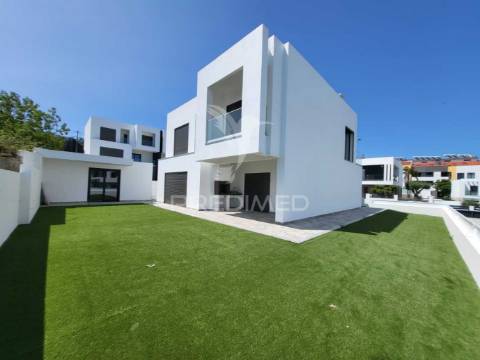 Moradia t4 na quinta da fábrica