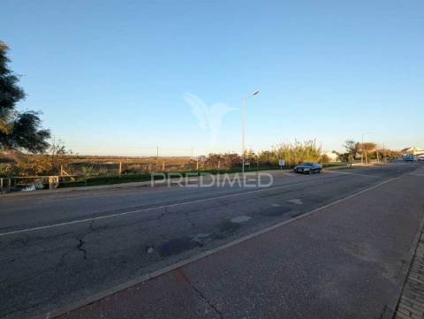 Terreno urbano com 800m2, na n125, em monte gordo, algarve