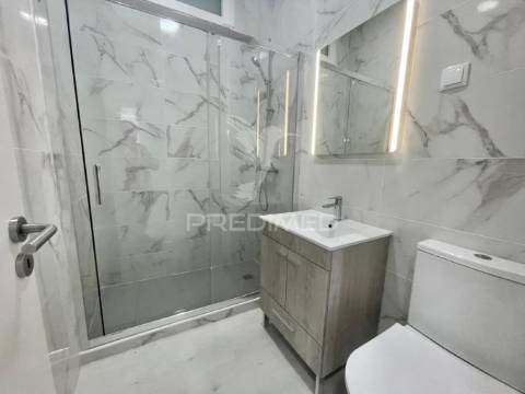 Moradia em banda v3 totalmente remodelada à venda setubal