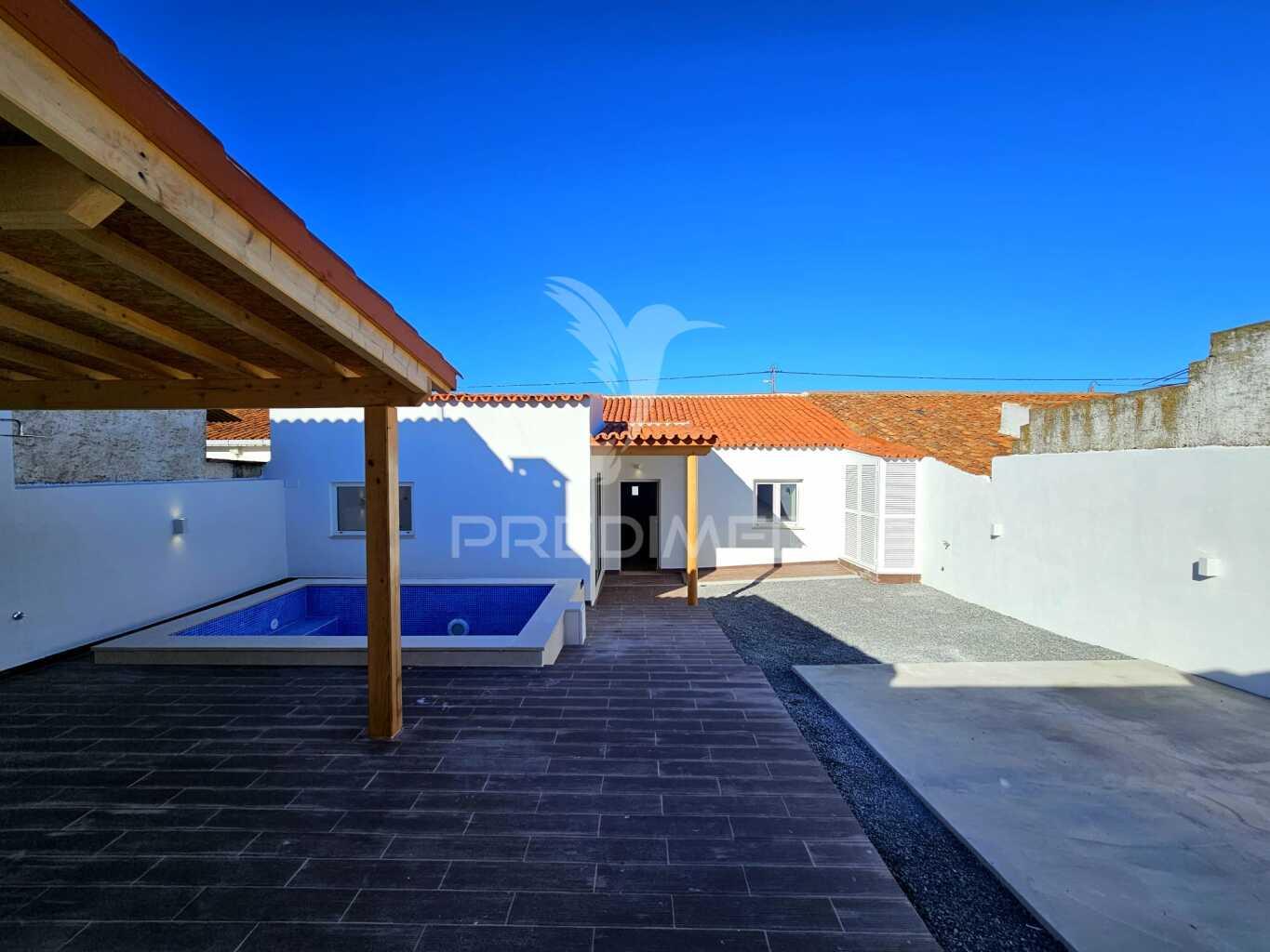 Moradia t3 renovada na cabeça gorda, beja