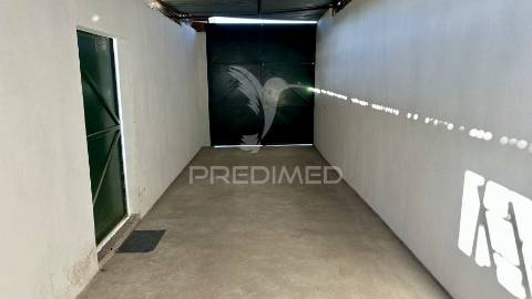 Moradiat3 c/ logradouro anexo e garagem